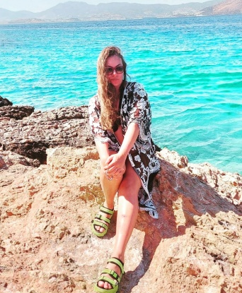 💎 Очаровательная, страстная и опытная девушка ждет тебя в Москве! 💋 Сделаю все, чтобы ты почувствовал себя настоящим королем 🔥 Я знаю, как доставить незабываемое удовольствие и расслабление 💦 Моя эксклюзивная компания – это настоящий подарок для истинных ценителей женской красоты и наслаждения 💫 У меня есть много талантов и умений, которые я с радостью покажу тебе 🌟 Разнообразие услуг, дружественная атмосфера, полное удовлетворение – это все обо мне ✨ Обещаю, что ты останешься доволен каждой минутой проведенного со мной времени 😘 Я живу в Москве и всегда готова подарить тебе незабываемые эмоции! 💞💋 Зина